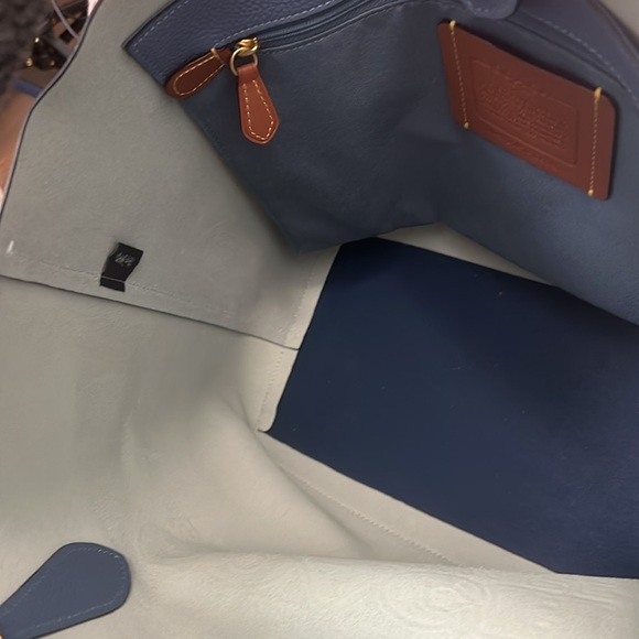 Coach Kia leather tote. EUC - Picture 4 of 5